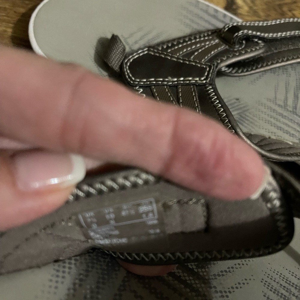 Like New Clarks Cloudstepper Sandal Size 10 - Picture 10 of 12